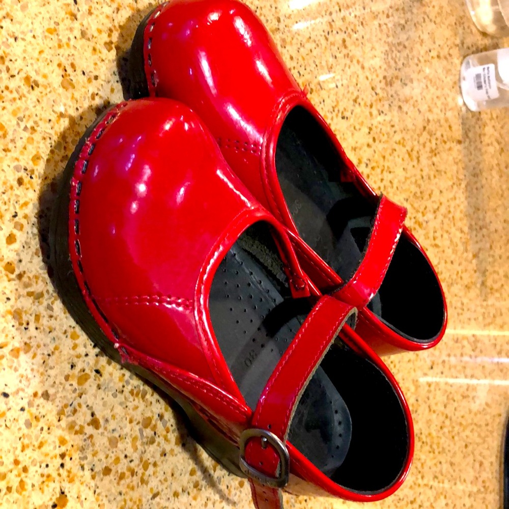 RED PATENT LEATHER MARY JANE DANSCO SIZE 30